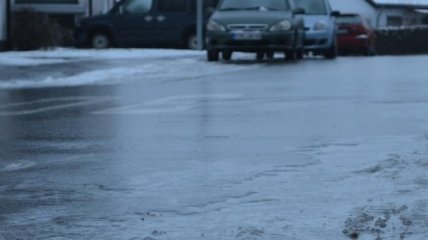 Время пробовать хоккей и фигурное катание: как в Киеве восприняли погодные неприятности (видео)