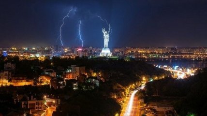 Грозы, град и шквалы: в ГСЧС сообщили, где ухудшится погода