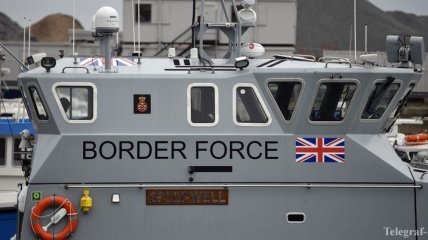Мигранты "штурмуют" Британию на небольших лодках: в МВД страны предупреждают о рисках