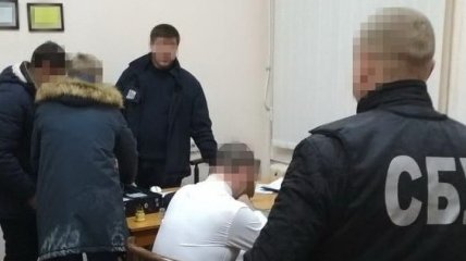 В Николаевской области чиновники присвоили себе деньги выделенные на е-учебники