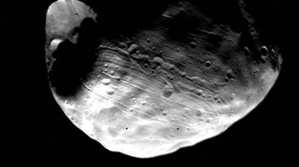 Орбитальный зонд передал первые фотографии Фобоса в ультрафиолете 