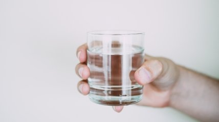 Випивати склянку води з ранку – це дуже корисно