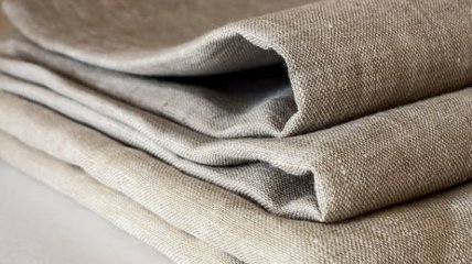 "Идеальный материал для летнего гардероба": известный модельер поделился актуальными фасонами из льна