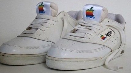 В Сети начали продавать кроссовки от Apple