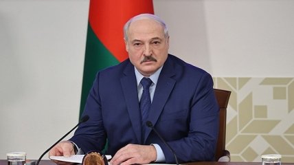 "Я никого не боюсь": Лукашенко рассказал студентам, что будет защищать Беларусь на танке и с автоматом