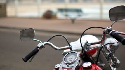 В Индонезии ввели новый способ "женской" езды на мотоциклах