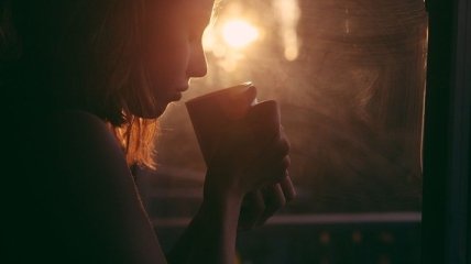 Медики не радять пити у спеку чай, каву та алкоголь