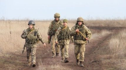 Сутки на Донбассе: противник четыре раза обстреливал позиции ВСУ