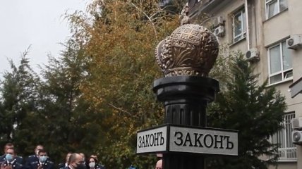 Памятник тому, чего нет. В оккупированном "ЛНР" Луганске появился нелепый монумент (фото)