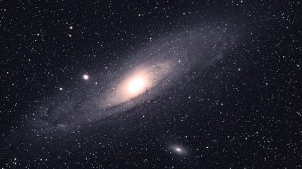 NASA: газовое облако галактики Андромеды "натыкается" на ореол Млечного Пути (Фото)