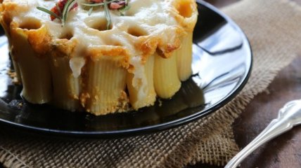 Ригатони под сливочным соусом