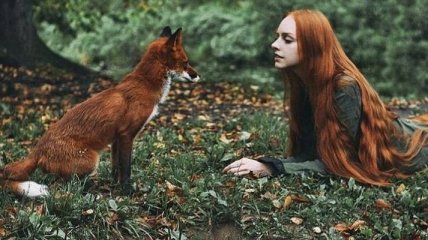 Рыжеволосые красавицы с лисицами в волшебных лесных портретах (Фото) 
