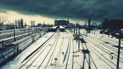 Свыше 11 тысяч человек очищают железнодорожные пути от снега 