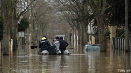 В Париже из-за наводнения закрыли часть Лувра