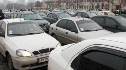 Большая часть таксистов в Украине работает нелегально