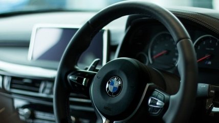 BMW відправляє гібридний суперкар i8 на пенсію