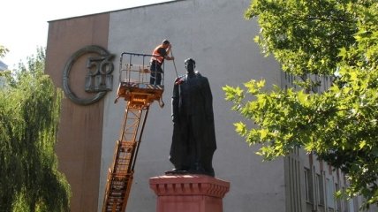 В Одессе готовятся ко Дню города - отмывают памятники