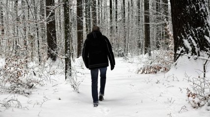 В лесах Канады охотник снял на видео снежного человека