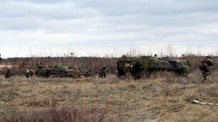 В Днепропетровской области танкисты и разведчики провели боевые стрельбы: фото