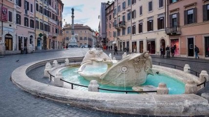 Безвиз в Италии: власти Рима будут штрафовать за выкинутый возле фонтанов мусор 
