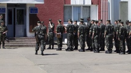 В Днепропетровске пикетировали воинскую часть Нацгвардии