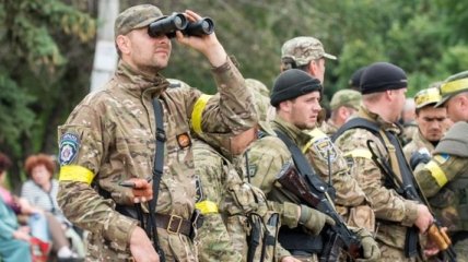 Украинских силовиков обстреливают из танков и "Градов"