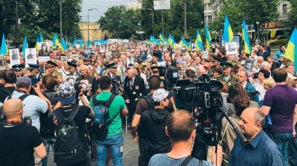 В Киеве проходит многочисленная акция "Никто не забыт, ничто не забыто"