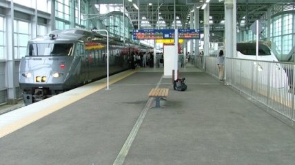 В Японии человек устроил резню на железнодорожной станции