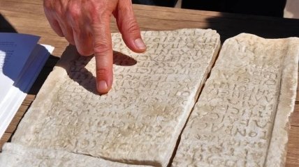 Стародавній мармуровий "манускрипт"