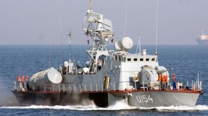 Ракетный катер "Прилуки" провел артстрельбы в Черном море