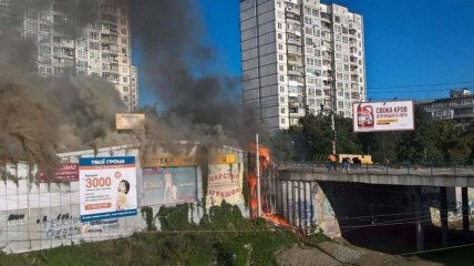 Масштабный пожар: в Киеве на Борщаговке горят киоски