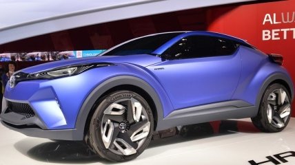 Toyota представила кроссовер CH-R