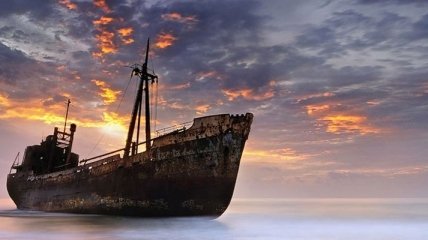 Красота в необычном: завораживающие снимки заброшенных кораблей (Фото)