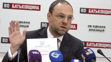 Власенко рассказал о возможной причине лишения его мандата 