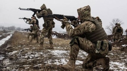 На Донбассе прошли очередные неспокойные сутки: украинский военный получил ранение