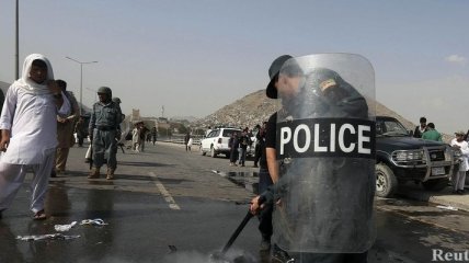 В Афганистане в сражении полиции и талибов погибло около 100 человек