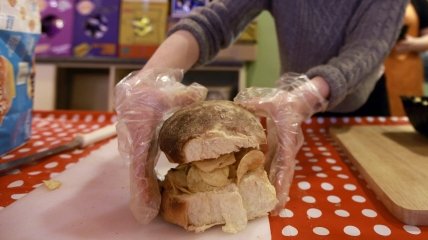 В столице Северной Ирландии подают хрустящие сэндвичи
