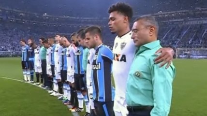 Трогательная минута молчания перед финалом Кубка Бразилии (Видео)