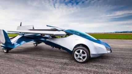 Словаки представили коммерческую версию летающего автомобиля "AeroMobil" (Видео)