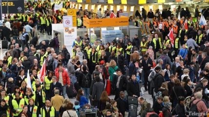 Из-за забастовки "Lufthansa" намерена отменить 650 рейсов