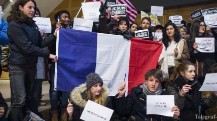 Американцы почтили память жертв теракта в Париже