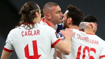 Турция забила Нидерландам четыре гола: видеообзор матча  