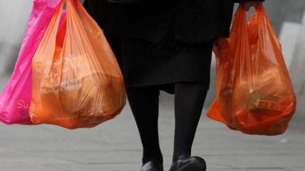 В Украине отказываются от пластиковых пакетов для покупок