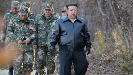 Ким Чен Ын и военные