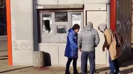 "Все в кровище": в Одессе мужчина "штурмовал" наливайку, где ему отказались налить (видео)