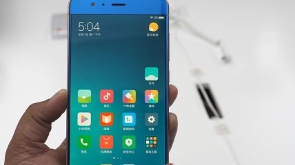 Xiaomi представила упрощенную версию смартфона Mi Note 3