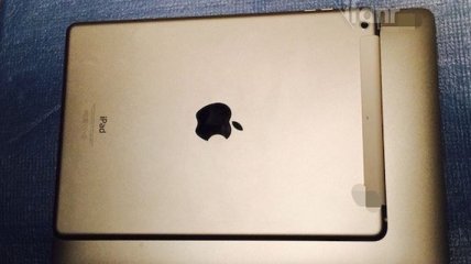 Новый MacBook Air лишился логотипа с подсветкой