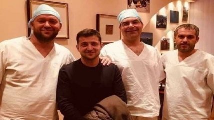 Фото Зеленского с врачами наделало шуму в соцсетях: где и когда оно было сделано
