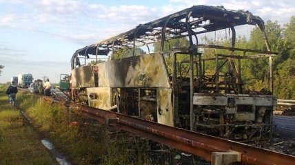 Пассажирский автобус с 17-ю людьми загорелся 