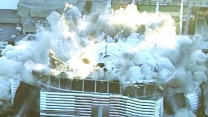 В США мощным взрывом снесли футбольный стадион: зрелищное видео